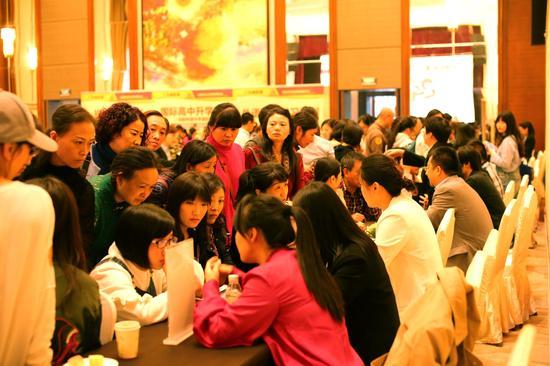 中国留学生职业发展规划国际论坛成都举行