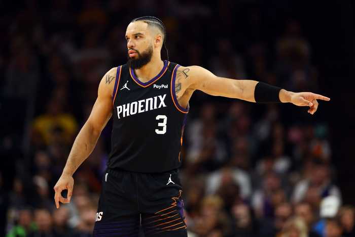 专注打球还是厉害！狄龙15中8&6记三分拿下27分5板2助