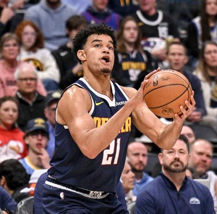 掘金琼斯首节三分4中4，打湖人砍12分