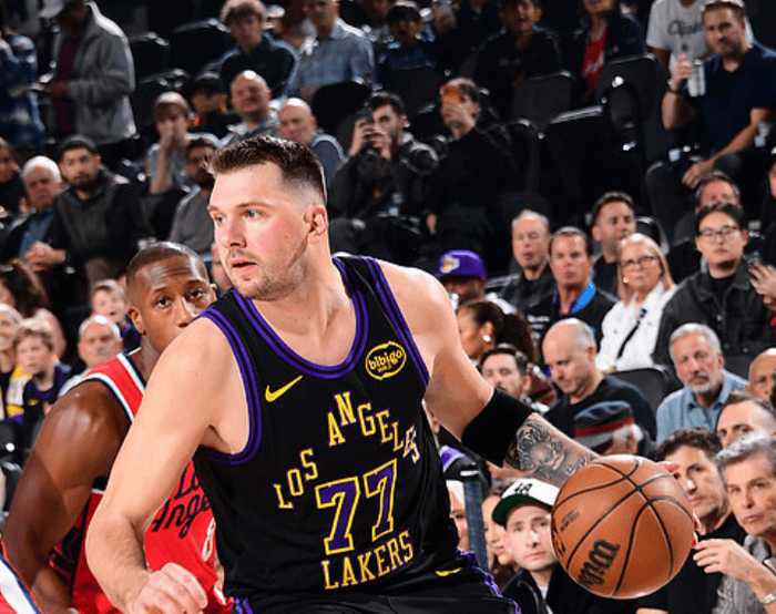 东契奇本赛季首节12分、上半场20.2分，两项皆为近30年最高