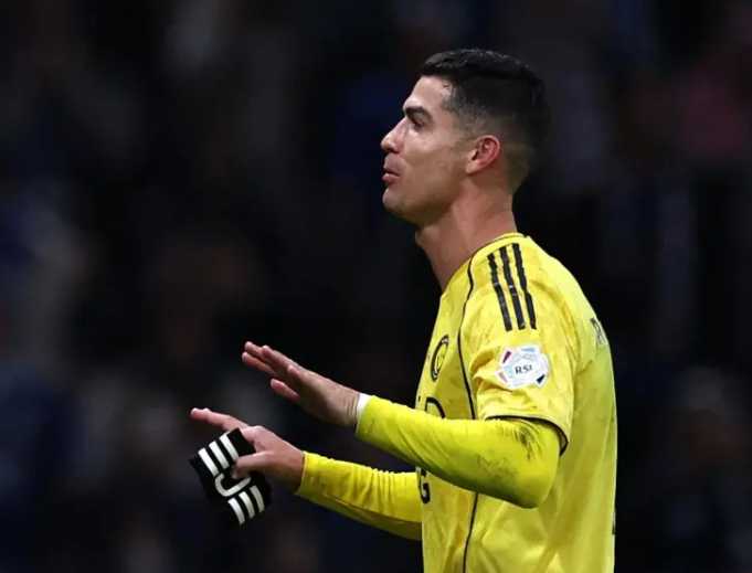 2027年退役？C罗未来突变！权威媒体报道，世界杯封神成最后目标