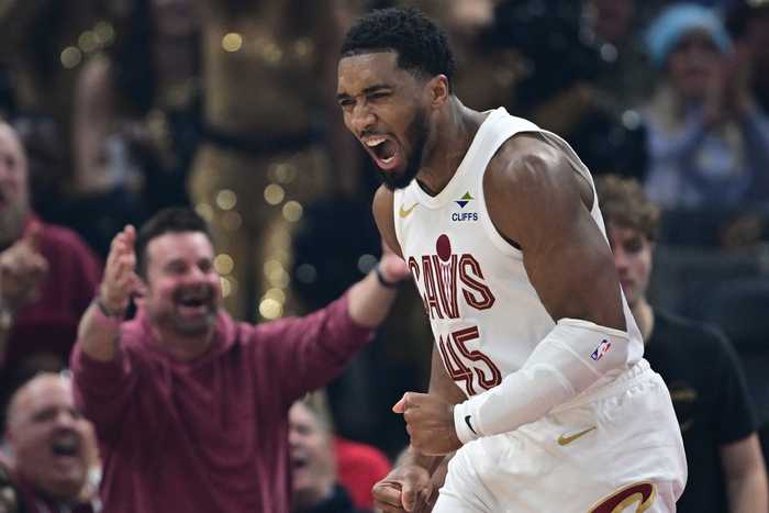 米球王！米切尔25中11砍32分5板8助1抢断 关键时刻5分1助带走胜利