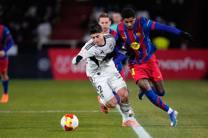 不回曼联，偏在巴萨当替补！33场造21球神锋到底怎么了？