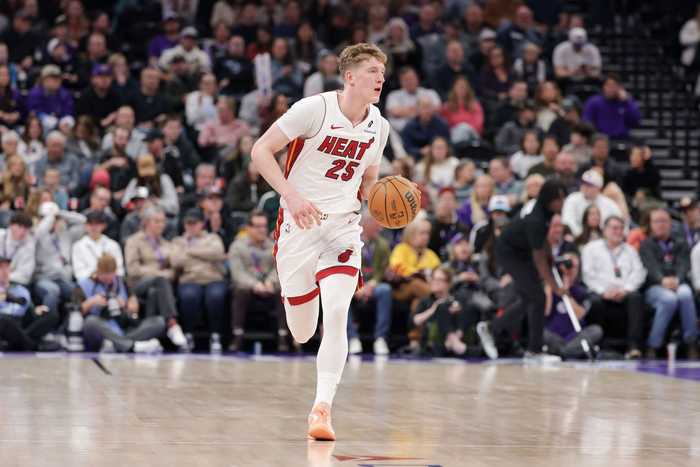 连续两场6记三分！19岁新秀亚库乔尼斯12中7连场拿下20+