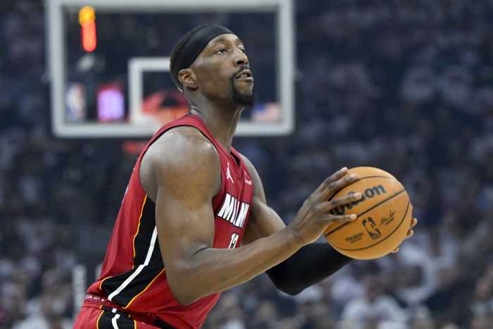 外线疯狂奖励自己！阿德巴约投篮19中6&三分9中2得到27分14板4助