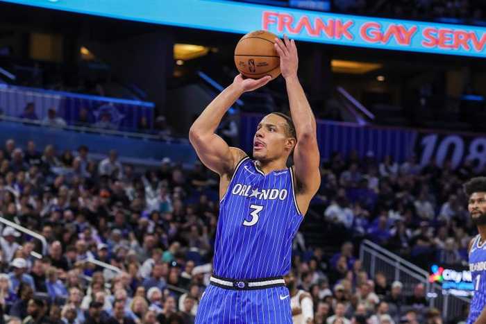 持续火热！贝恩上半场9投6中&三分4中3砍下18分 正负值+9