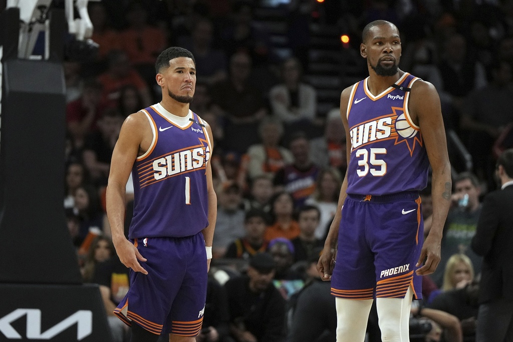 米西奇：KD惊讶于自己在太阳的战术地位之低 年轻人享受与其交流