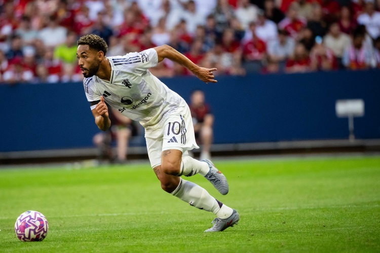 镜报：曼联高层签库尼亚有顾虑，阿莫林研究6个月坚定签他